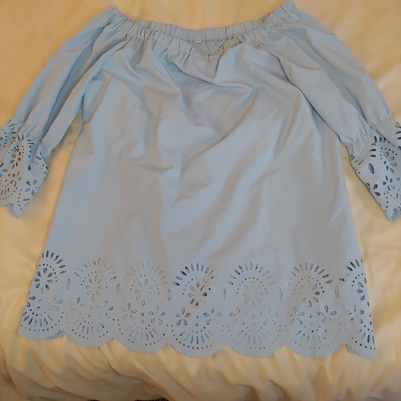 Laser cut out off the shoulder top - Picture 6 of 7